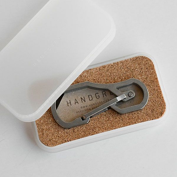 ハンドグレイ チタン製キーカラビナ（キーリング付属） HANDGREY H