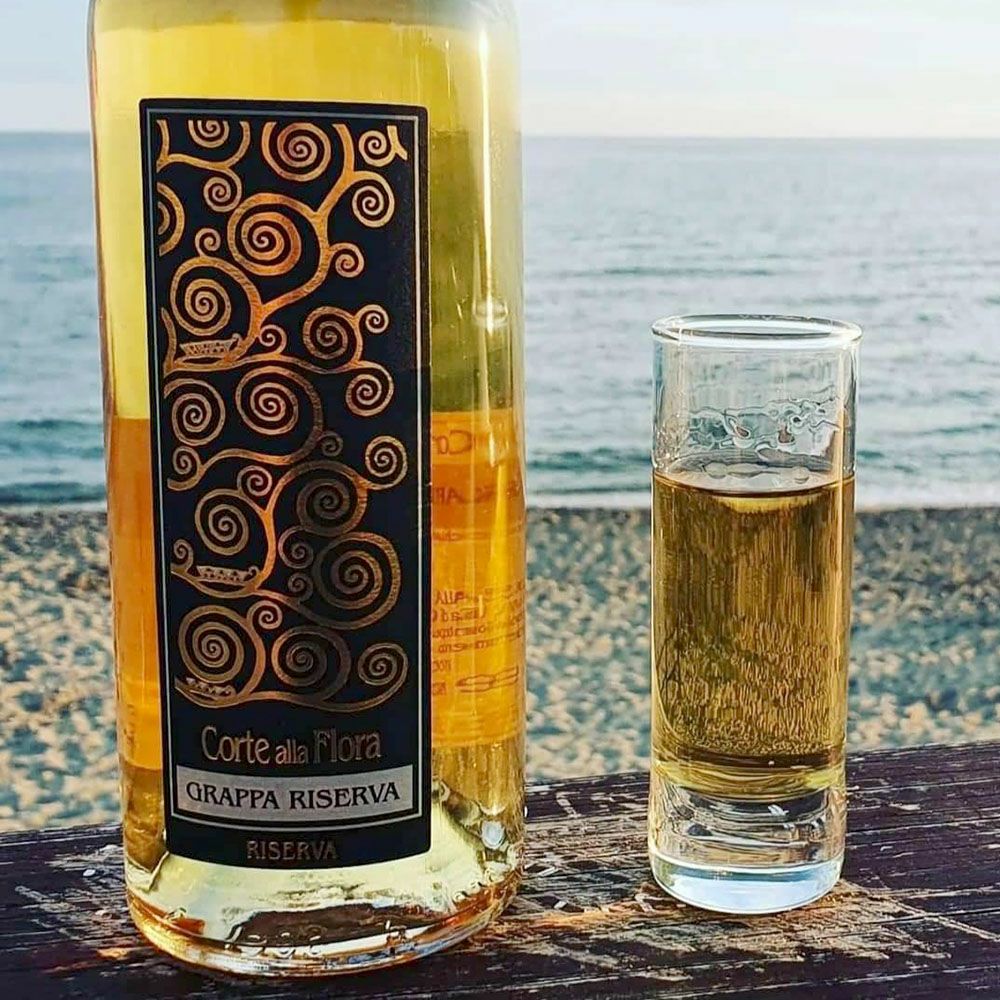 グラッパ リゼルヴァ 500ml 45度 食後酒 GRAPPA RISERVA Corte alla Flora