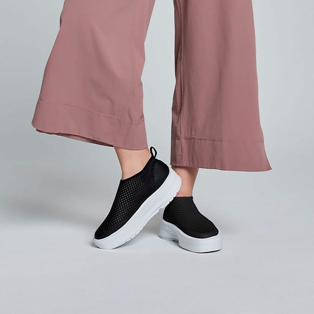 ウーフォス OOmega Chukka 厚底タイプ リカバリーサンダル スポーツ 