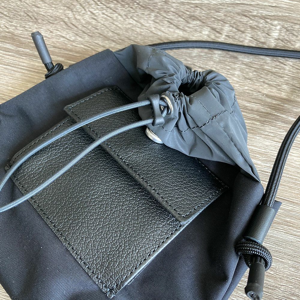 巾着バッグ　ミニバッグ　黒　ナリフリ　stairs design products